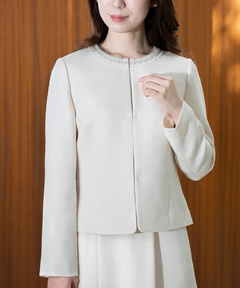 襟ぐりビジュー付ツイードジャケット