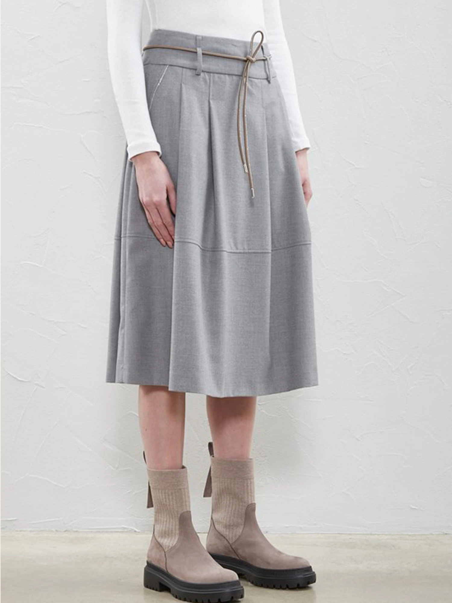 ウエストヨーク切り替え2タック牛革ベルトスカート / PESERICO