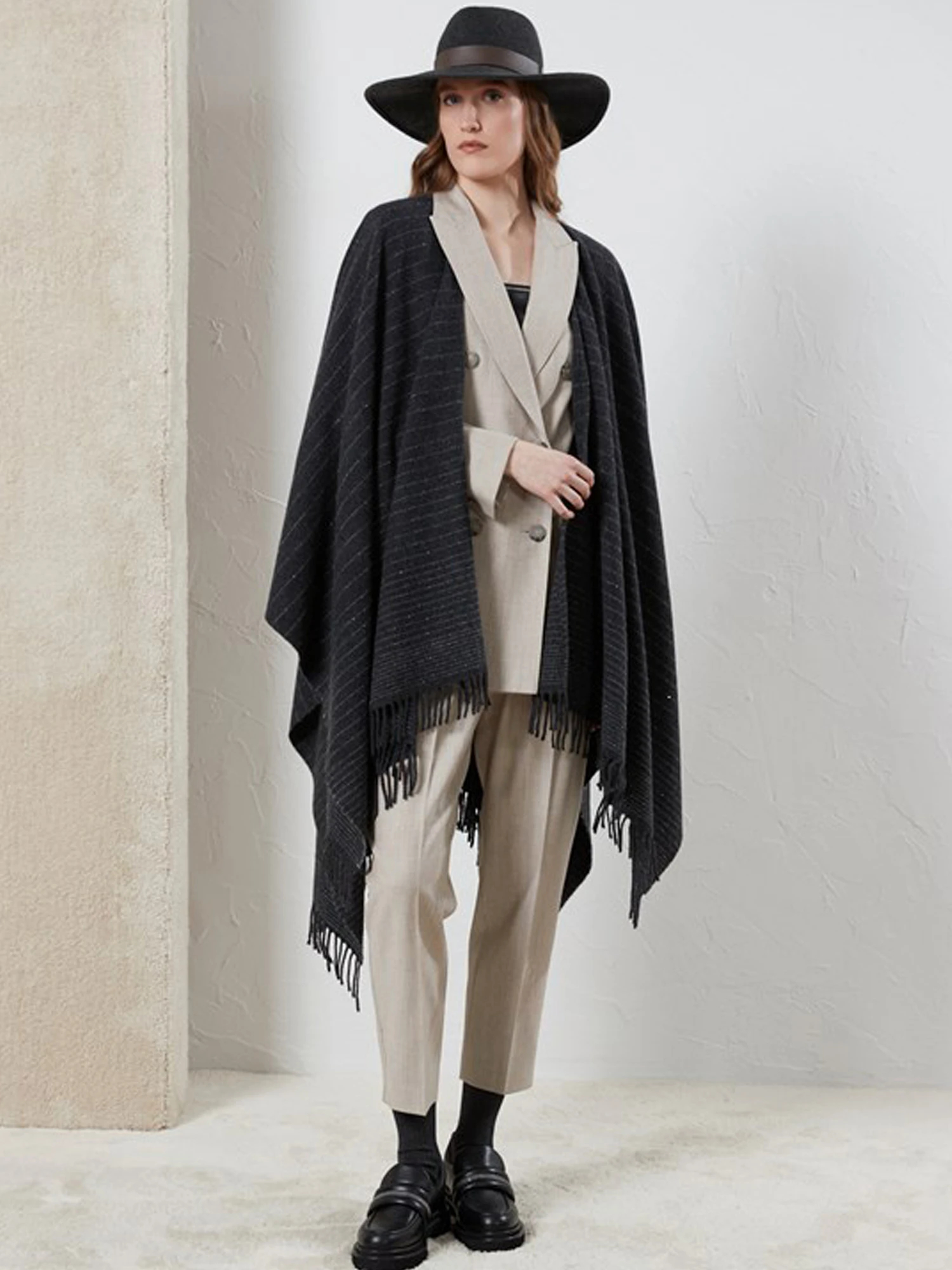フリンジポンチョカーディガン / PESERICO（ペセリコ）｜woollen