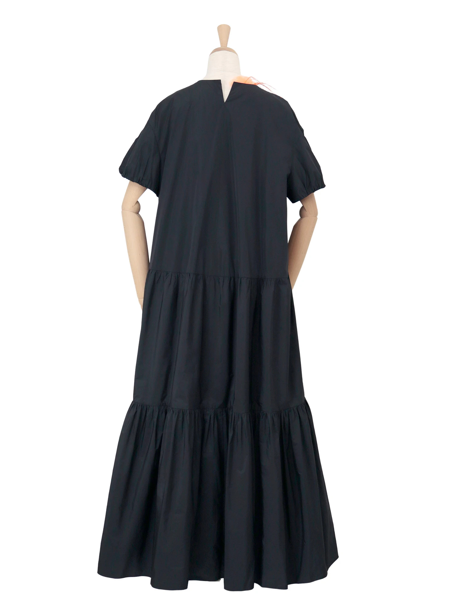 定価15万 剛力彩芽さん着用 ヌメロ ワンピース 2026SS 新作】フェザーモチーフ付き パフスリーブ ティアードロング